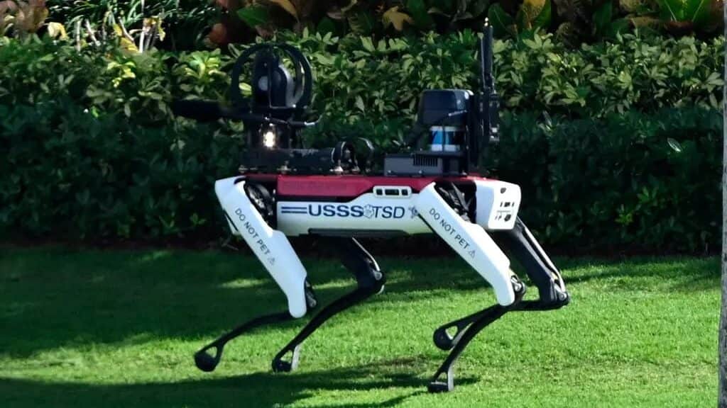 Videos: Envían a perros robots a patrullar residencia de Donald Trump en Florida
