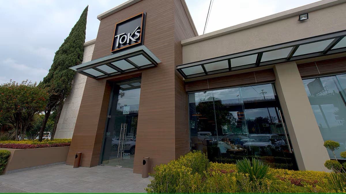 Video: Cliente experto en artes marciales frustra asalto en restaurante de Puebla