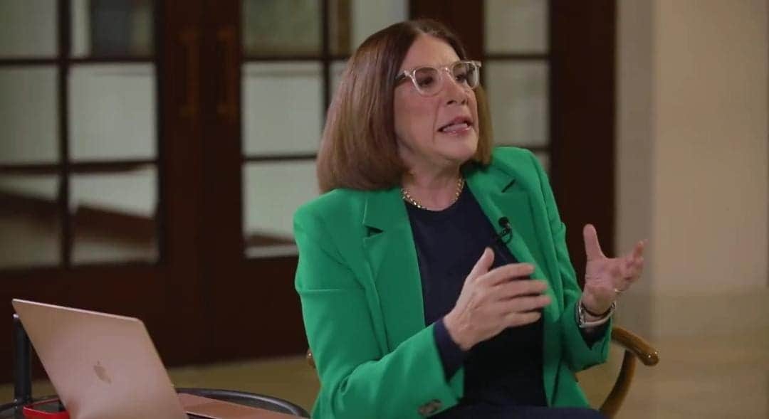 Escritora Sabina Berman admite que sobornó a un juez para que fallara a su favor