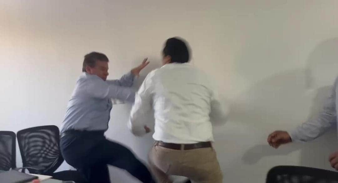 Video: Se agarran a golpes diputado de Morena e integrante del Partido Verde en Chiapas