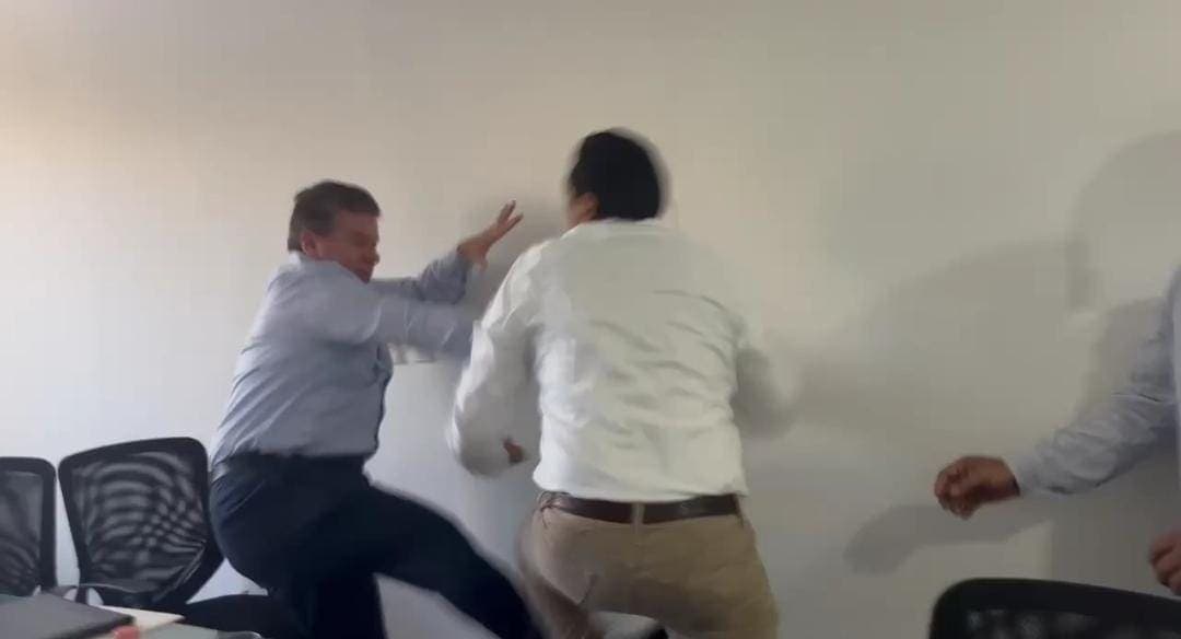 Video: Se agarran a golpes diputado de Morena e integrante del Partido Verde en Chiapas