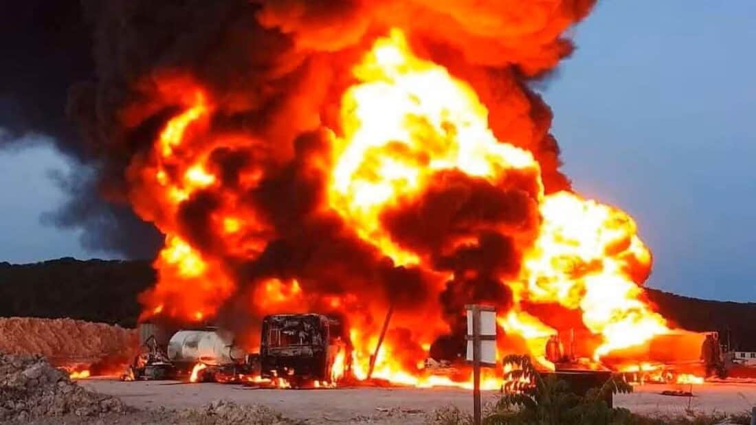 Incendio consume depósito de combustible del Tren Maya en Campeche