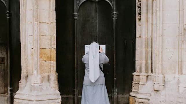 Detienen a una monja en una redada contra la mafia en Italia