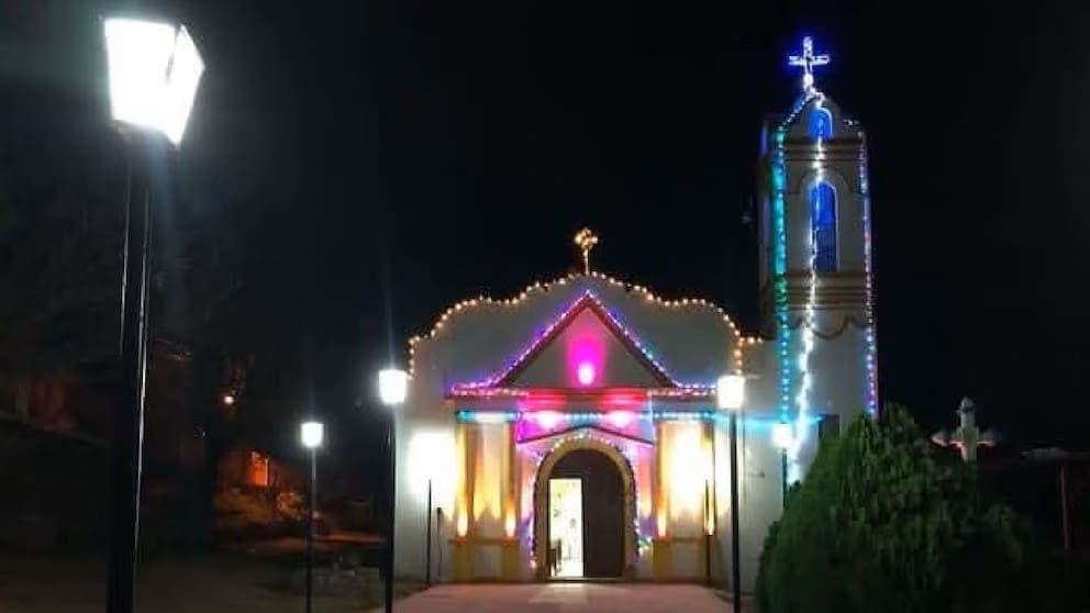 Video: Explosión de pirotecnia en capilla de Guerrero deja al menos 30 lesionados