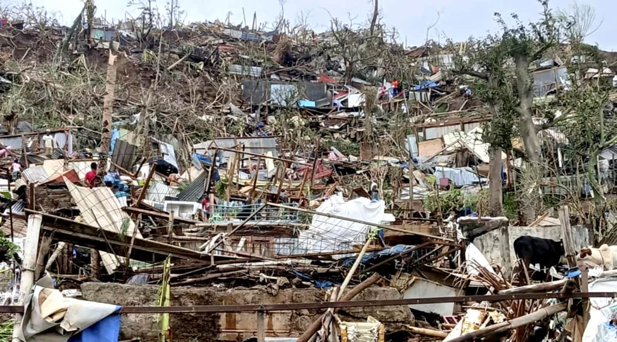 Estiman hasta mil muertos en isla de Francia tras paso del ciclón Chido