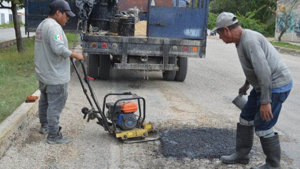 Continúa el programa de bacheo en Playa del Carmen y Puerto Aventuras
