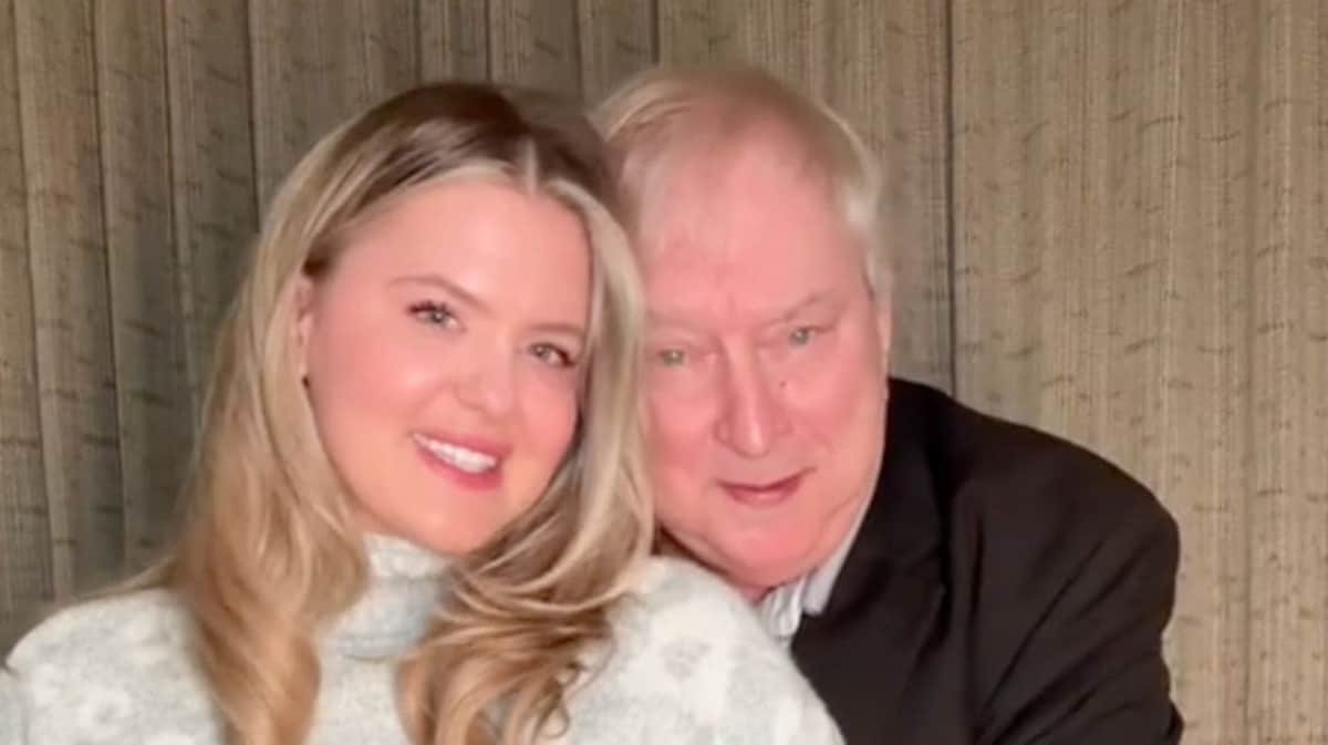 VIDEO: Mujer de 35 años presume compromiso con hombre de 80 y recibe criticas en redes sociales