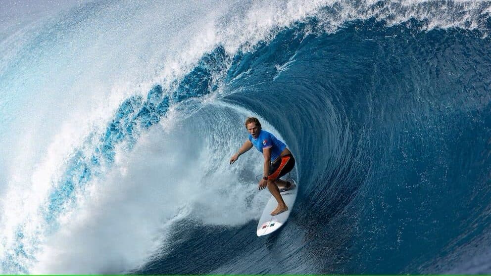 Mexicano Alan Cleland logra histórica clasificación al Tour Mundial de Surf 2025