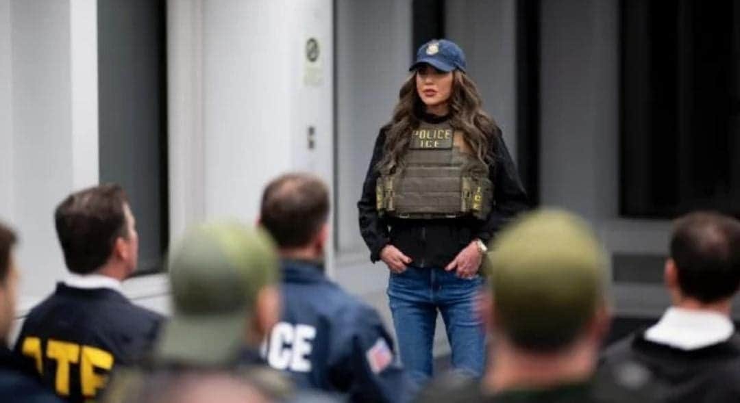 Video: "Sacamos la basura de las calles", afirma funcionaria de Donald Trump en redada contra migrantes