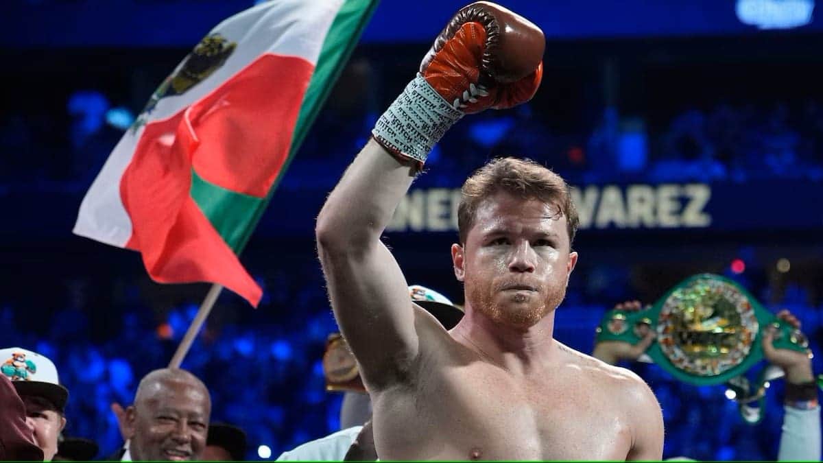 Oscar de la Hoya tacha de "diva" a Canelo Álvarez tras su acuerdo con un jeque árabe