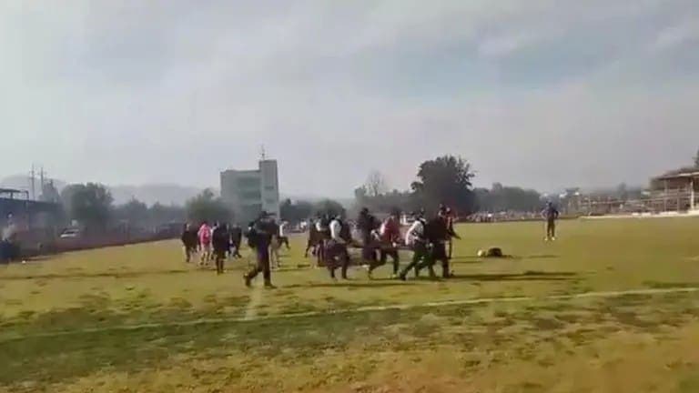 Hieren a cinco jugadores durante un partido de futbol en Morelia