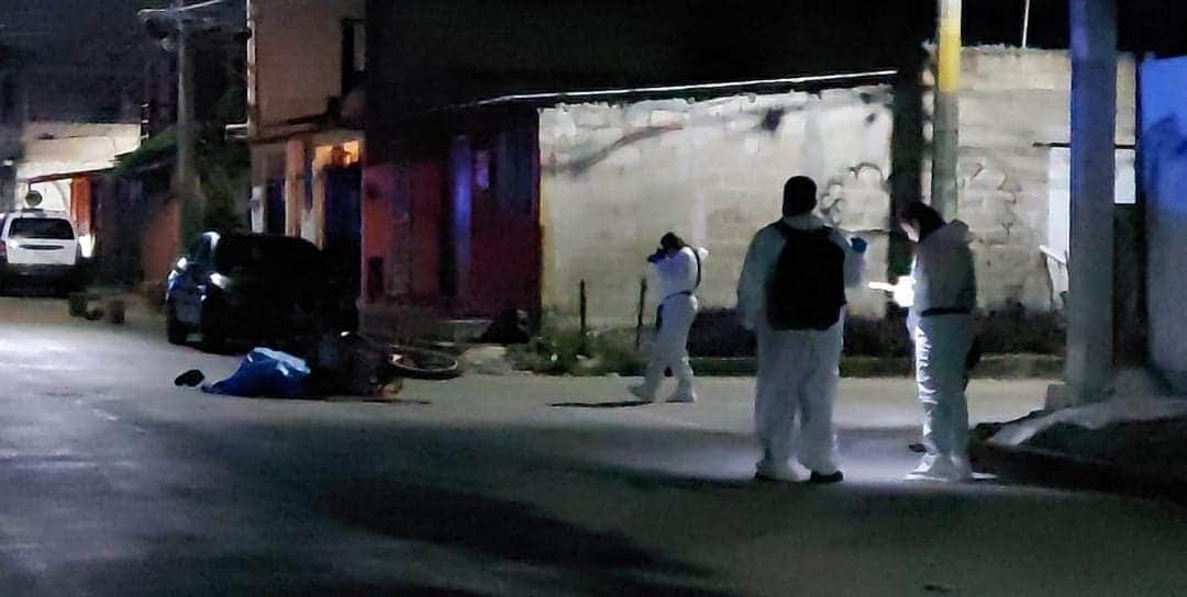 Asesinan de varios disparos a un motociclista en la Región 101 de Cancún