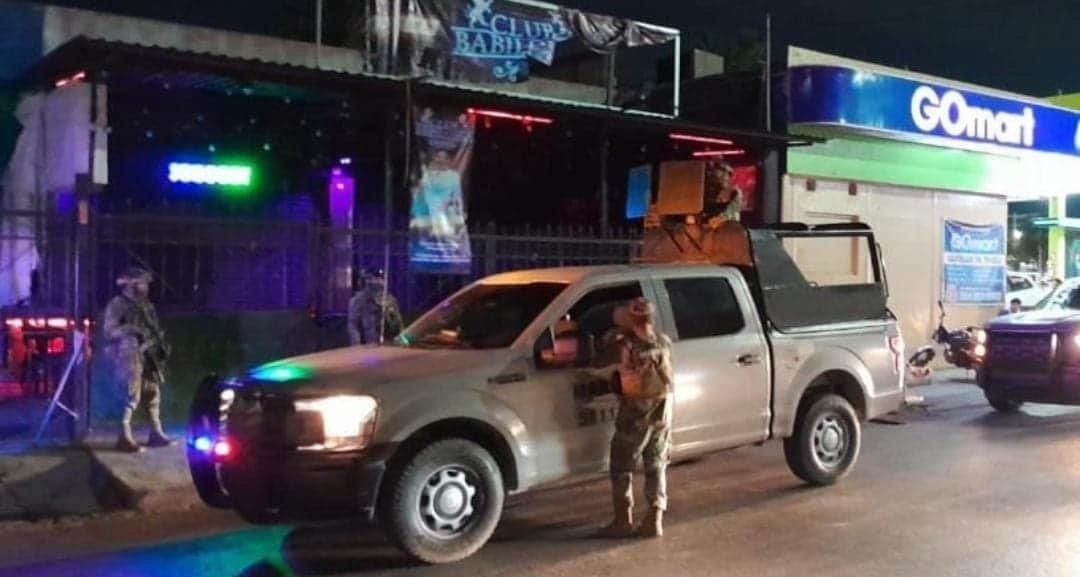 Fallece una mujer de un infarto durante un ataque en bar de Cancún; hay tres lesionados