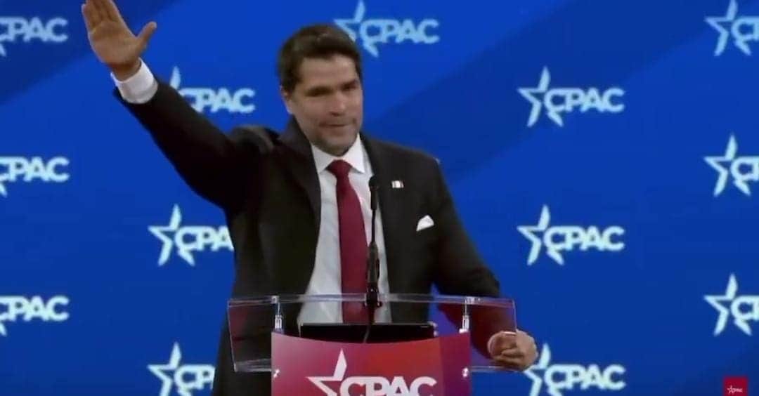 Video: El mexicano Eduardo Verástegui replica el saludo nazi de Elon Musk