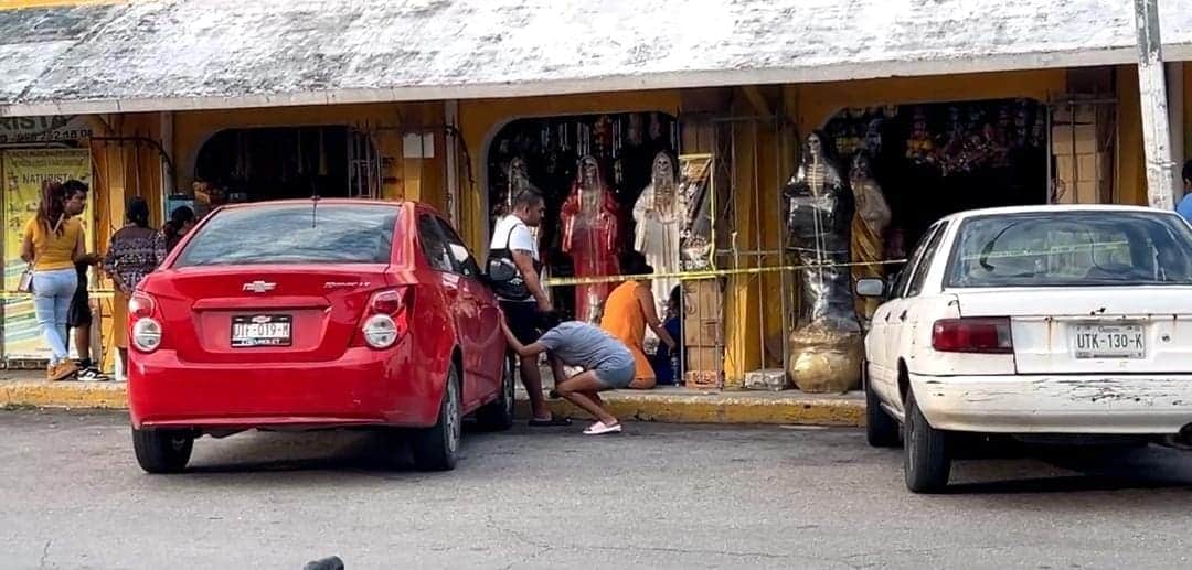 Más violencia en Cancún; asesinan a un sujeto en un local del Mercado 23