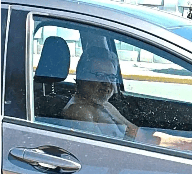 Captan a hombre desnudo y tocándose frente a una joven en Guanajuato