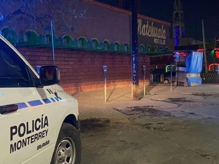 Muere adulto mayor en un privado de un club nocturno en Monterrey