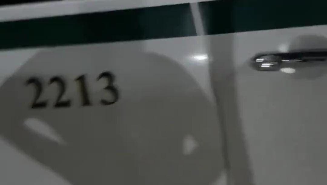 Video: Denuncian a taxista de Cancún por cobrar "tarifa mínima" de 150 pesos por Carnaval y conciertos