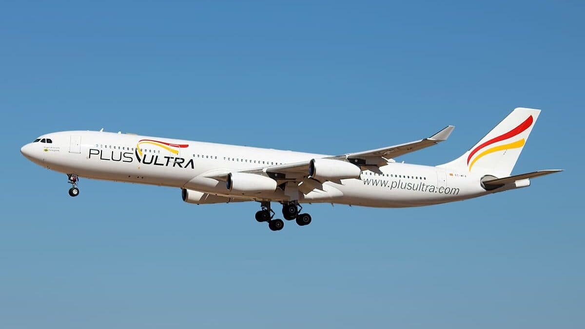 Video: Pasajero intenta abrir compuerta de un avión en pleno vuelo entre Madrid y Caracas