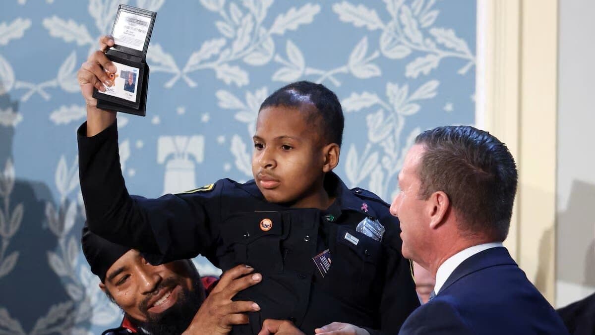 Video: Niño con cáncer cumple sueño de ser agente del Servicio Secreto gracias a decreto de Donald Trump