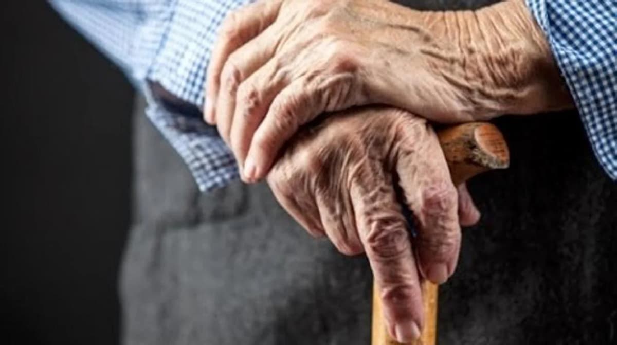 VIDEO: Adulto mayor es atropellado en pleno noticiero en vivo y pese a sus lesiones, quería irse a trabajar