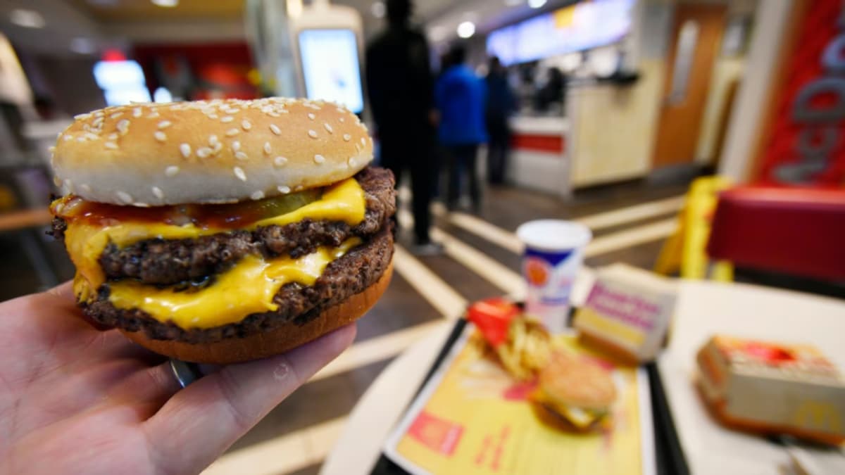 Hombre comió gratis en McDonald’s durante un año usando ChatGPT: Esta fue su estrategia