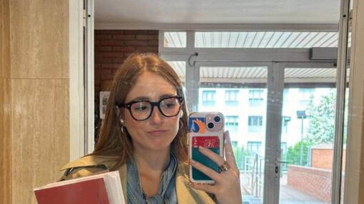 VIDEO: Critican a profesora que compartió lo que sus alumnos opinan sobre su vestimenta