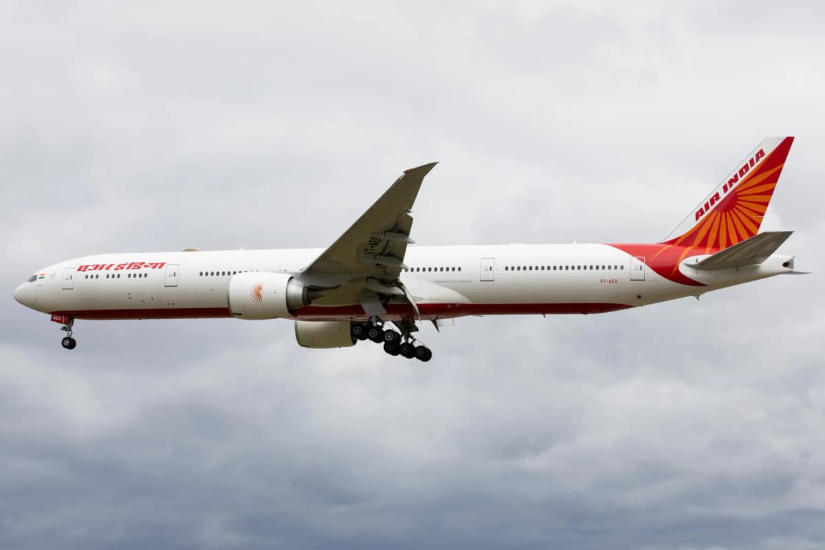 VIDEO: Avión que iba a la India tuvo que aterrizar de urgencia tras taparse todos los baños