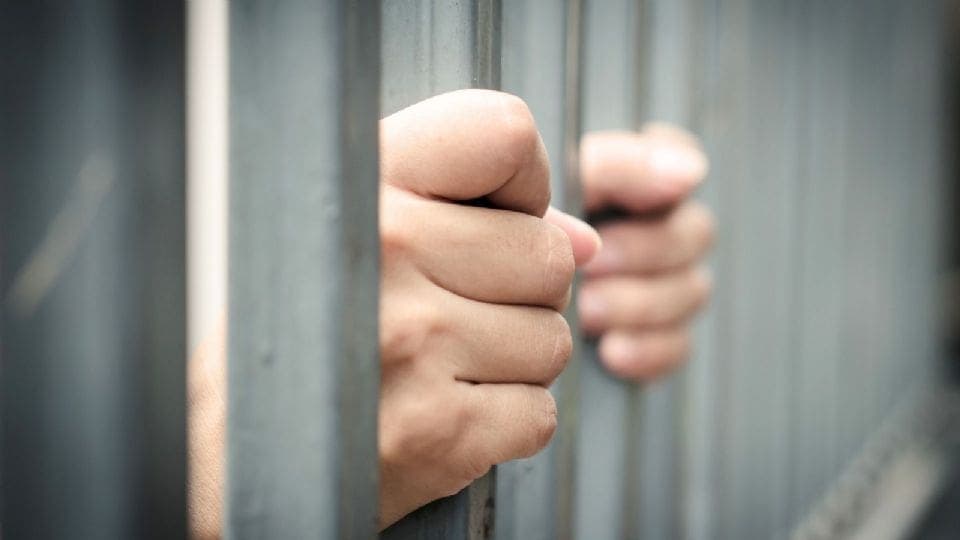 Condenan a dos años de prisión a tiktoker por burlarse del corte de cabello de Jesucristo en Indonesia