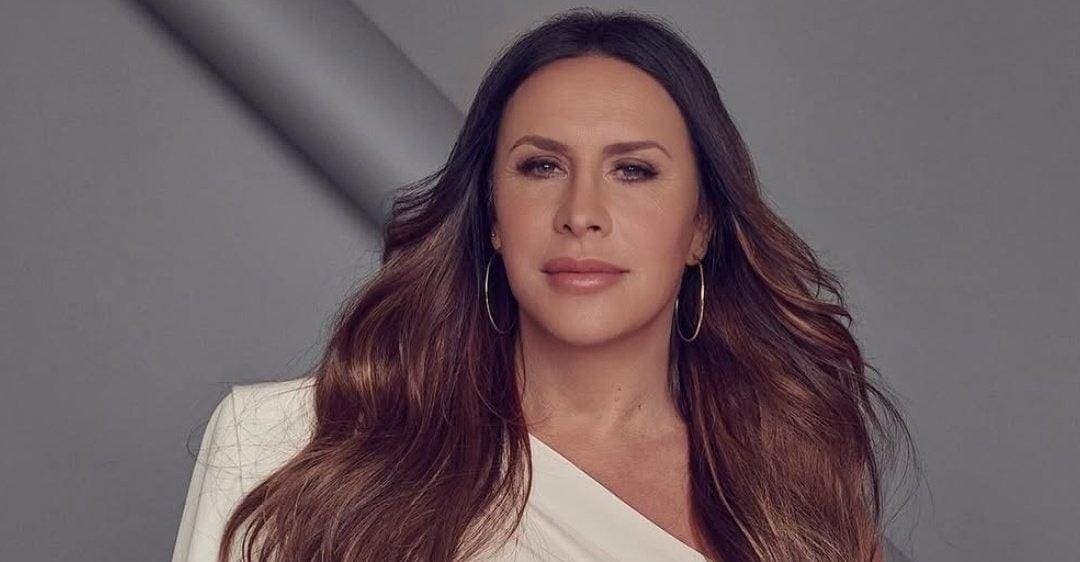 Tras ganar premio en España, Karla Sofía Gascón pide "más amor y menos odio"