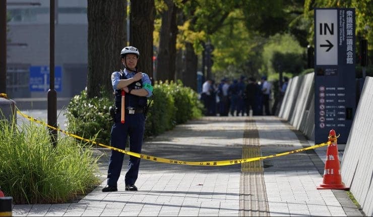 Asesinan a puñaladas a streamer mientras transmite en vivo en las calles de Tokio