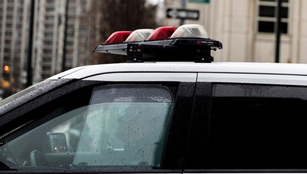 Arrestan en Estados Unidos a sujeto acusado de golpear y obligar a su hijastro a comerse su propio vómito