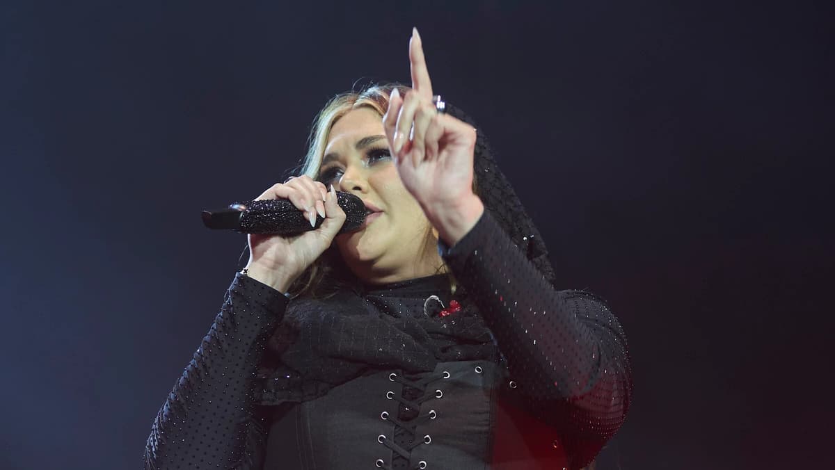 Video: Yuridia interrumpe presentación en Texas para defender la bandera de México