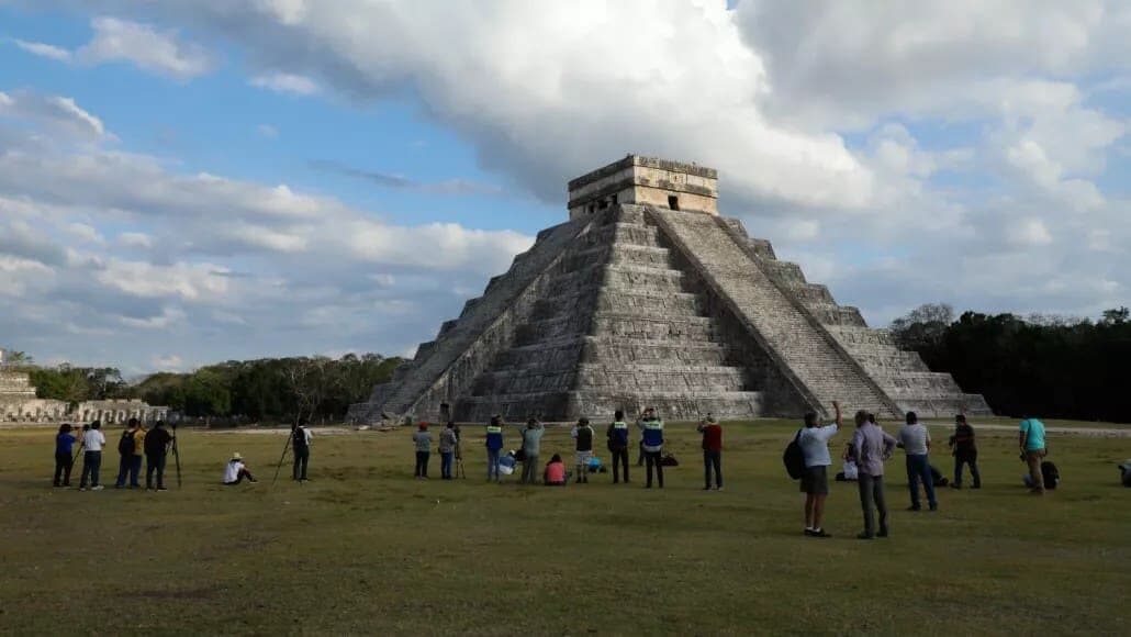 Video: Visitantes usan IA por los altos costos de los guías para turistas en Chichén Itzá