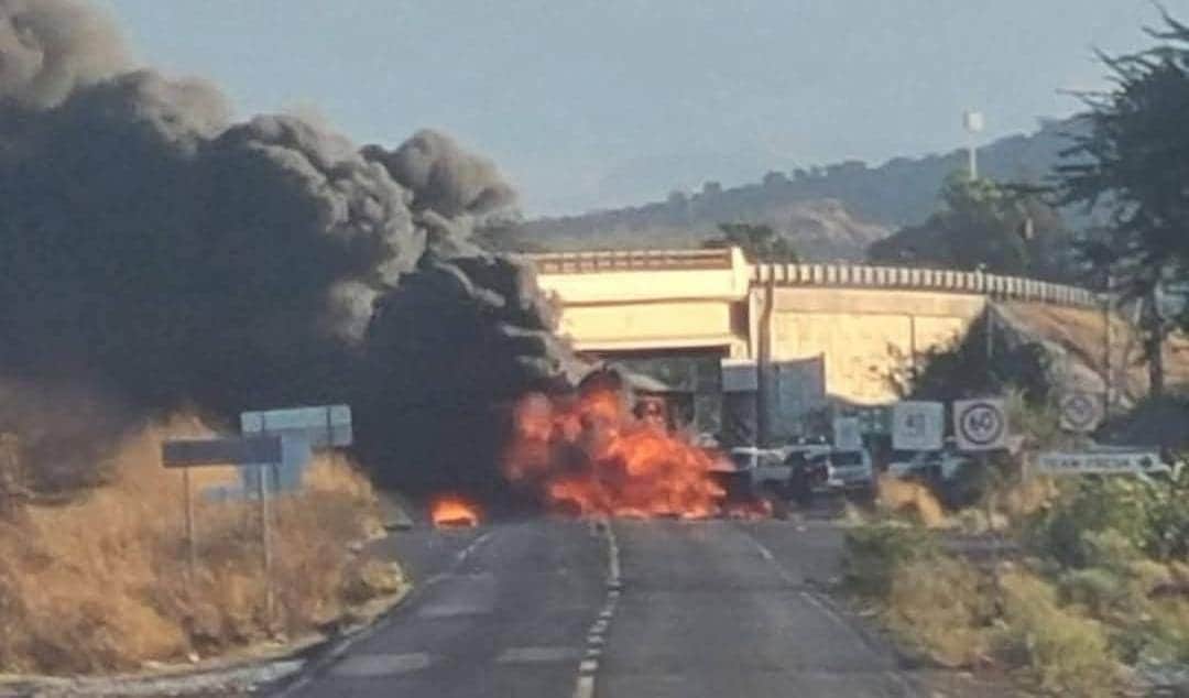 Video: Asesinan a cinco militares tras enfrentamientos y narcobloqueos en límites de Jalisco y Michoacán