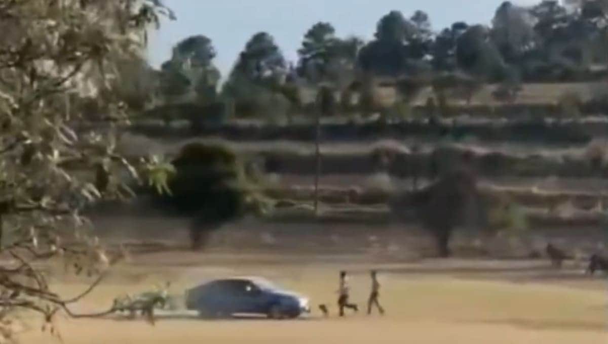 VIDEO: Sujeto molesto con el árbitro intenta atropellar a futbolistas en Puebla