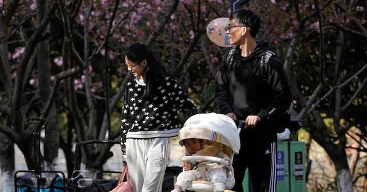 China implementa cursos universitarios para fomentar la natalidad