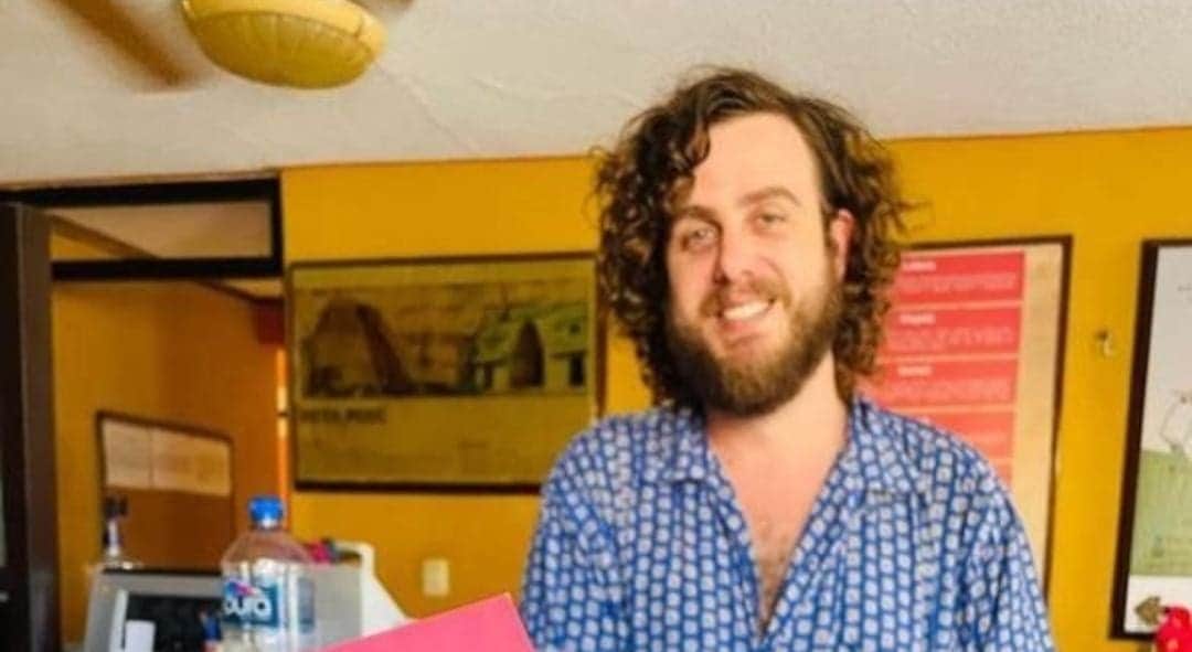 Queda libre "activista" de España que agredió a empleada y destrozó cafetería de Mérida, Yucatán