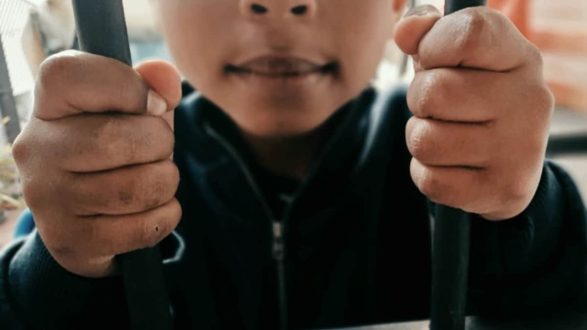 Pareja de Estados Unidos es condenada a 150 años de cárcel por esclavizar a sus hijos adoptivos