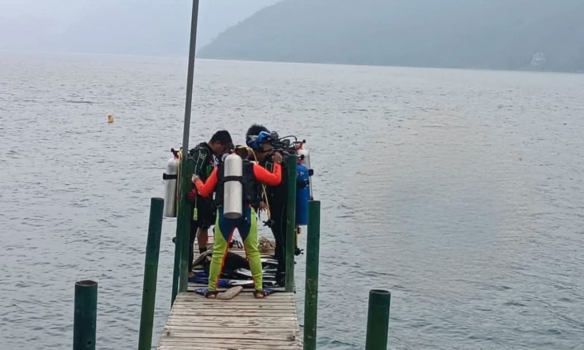 VIDEO: Hombre muere ahogado durante una ceremonia de bautizos en el lago de Atitlán, en Guatemala