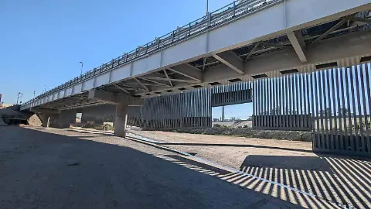 Estados Unidos viola tratado con México y construye muro sobre canal del río Tijuana