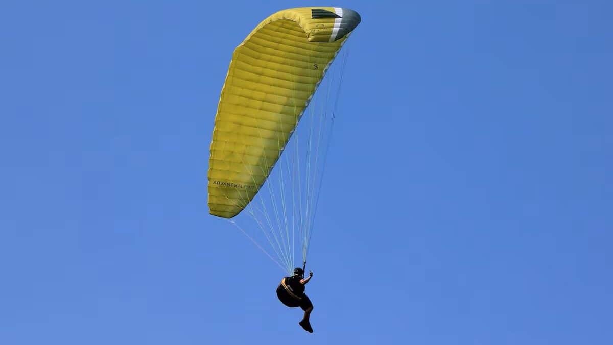 Muere actor tras no abrirse el paracaídas durante el rodaje de una película en España