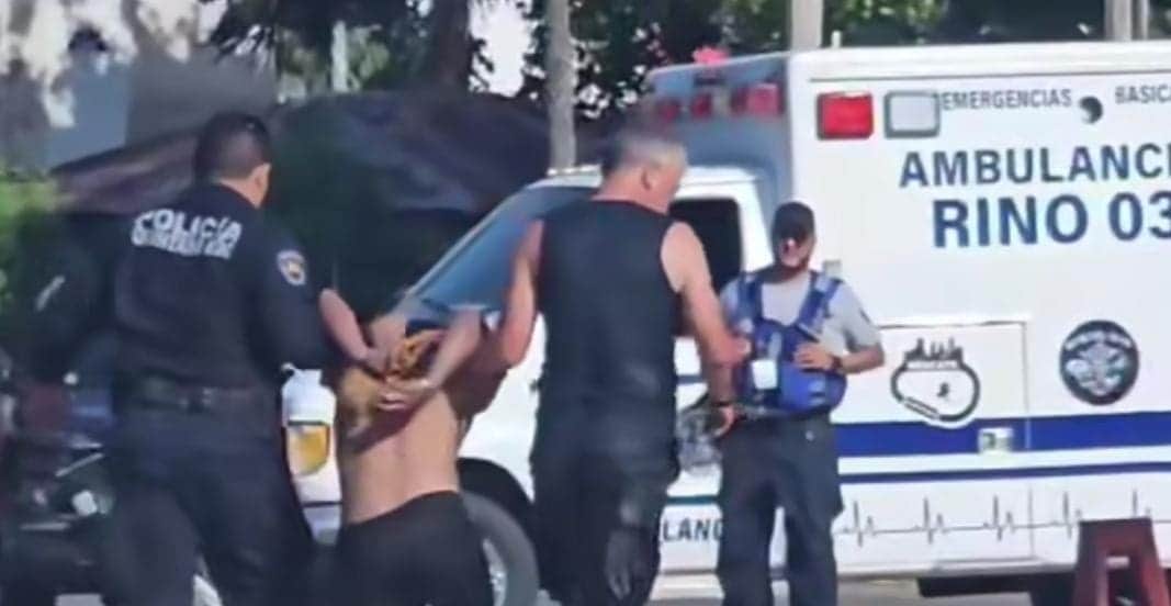 Video: Detienen a un presunto ladrón que intentó escapar nadando en Chetumal