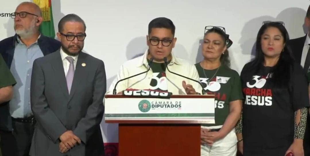 Video: Diputado Hugo Eric Flores promueve evento religioso en el Congreso; se olvida del Estado laico