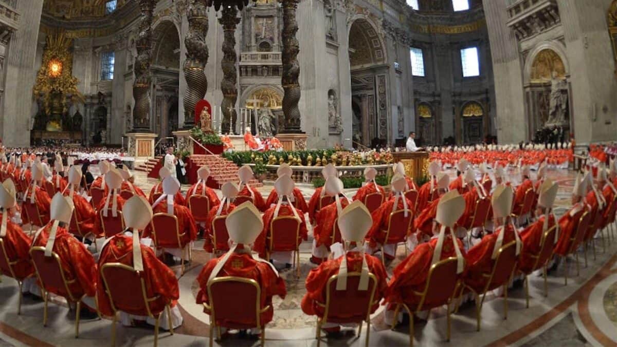 Filtran a dos mexicanos entre los principales candidatos a suceder al Papa Francisco