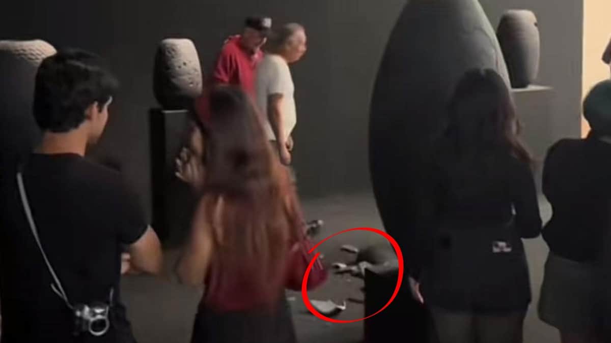 Video: Asistente derriba pieza de arte en Museo de Monterrey