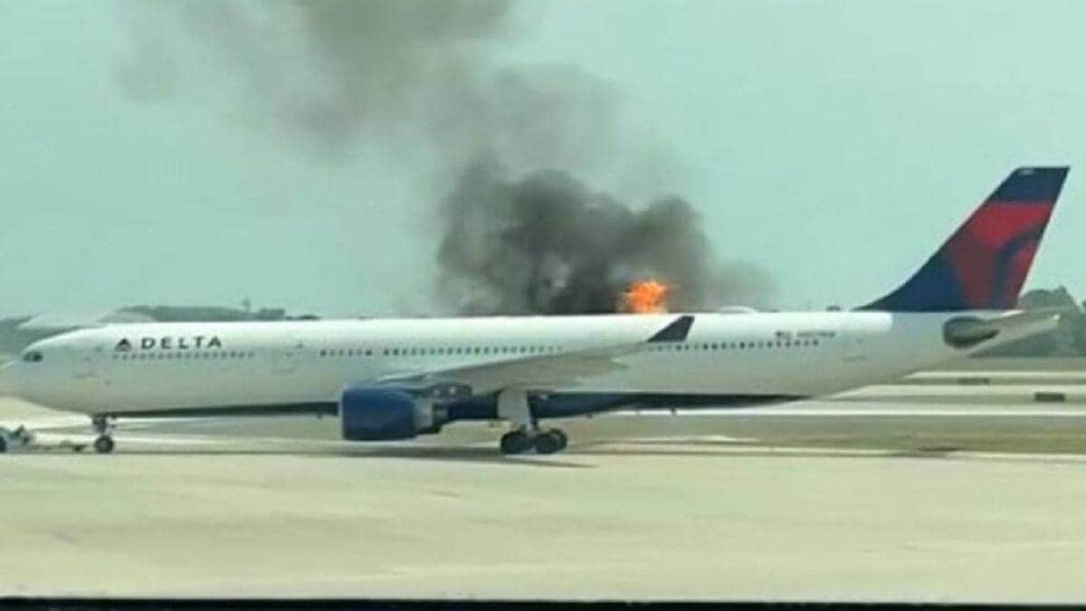 VIDEO: Avión se incendia mientras despegaba en el aeropuerto de Orlando, Estados Unidos