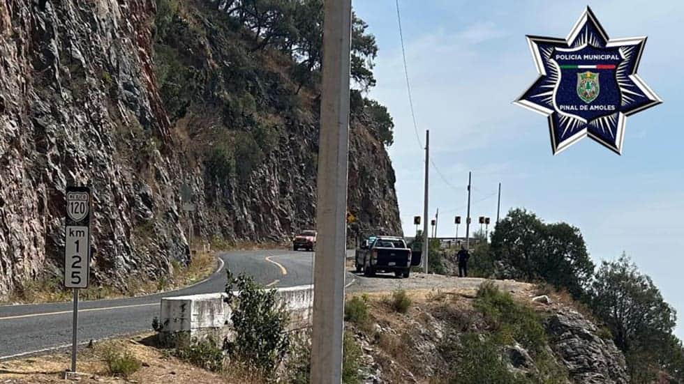 Familia se detiene a disfrutar del paisaje y su auto cae a un barranco en Querétaro