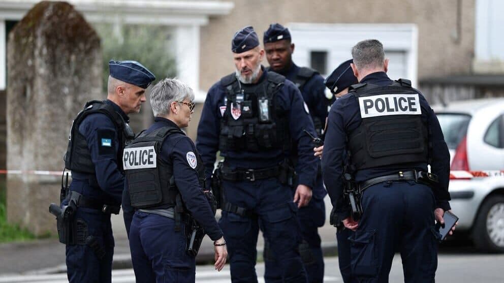 Alumno asesina a un compañero y deja heridos a otros tres en secundaria de Francia