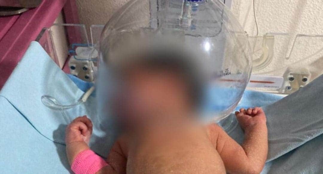 Tras exhibir a hospital de Tabasco por usar garrafón para atender a bebé, prohíben ingreso de celulares